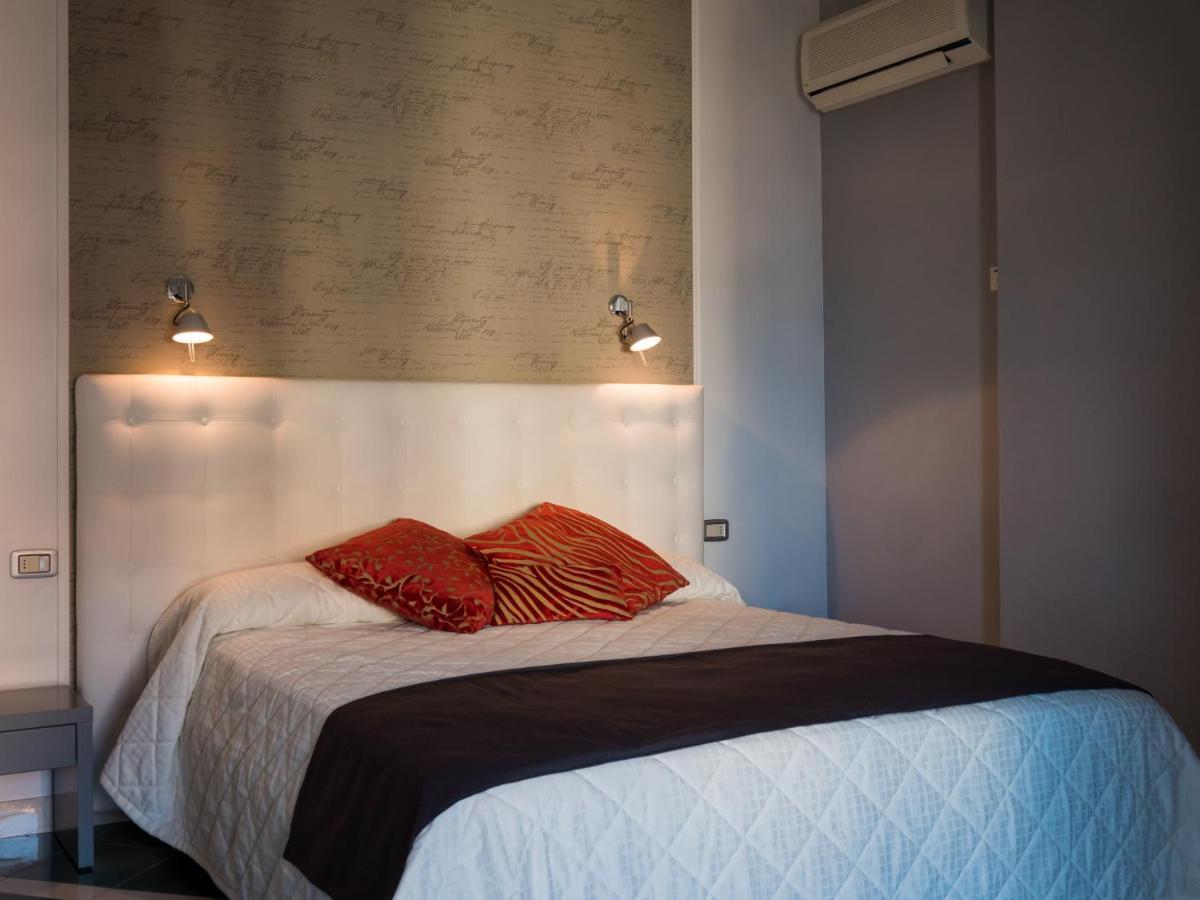 Hotel Metropol 西尼加利亚 外观 照片