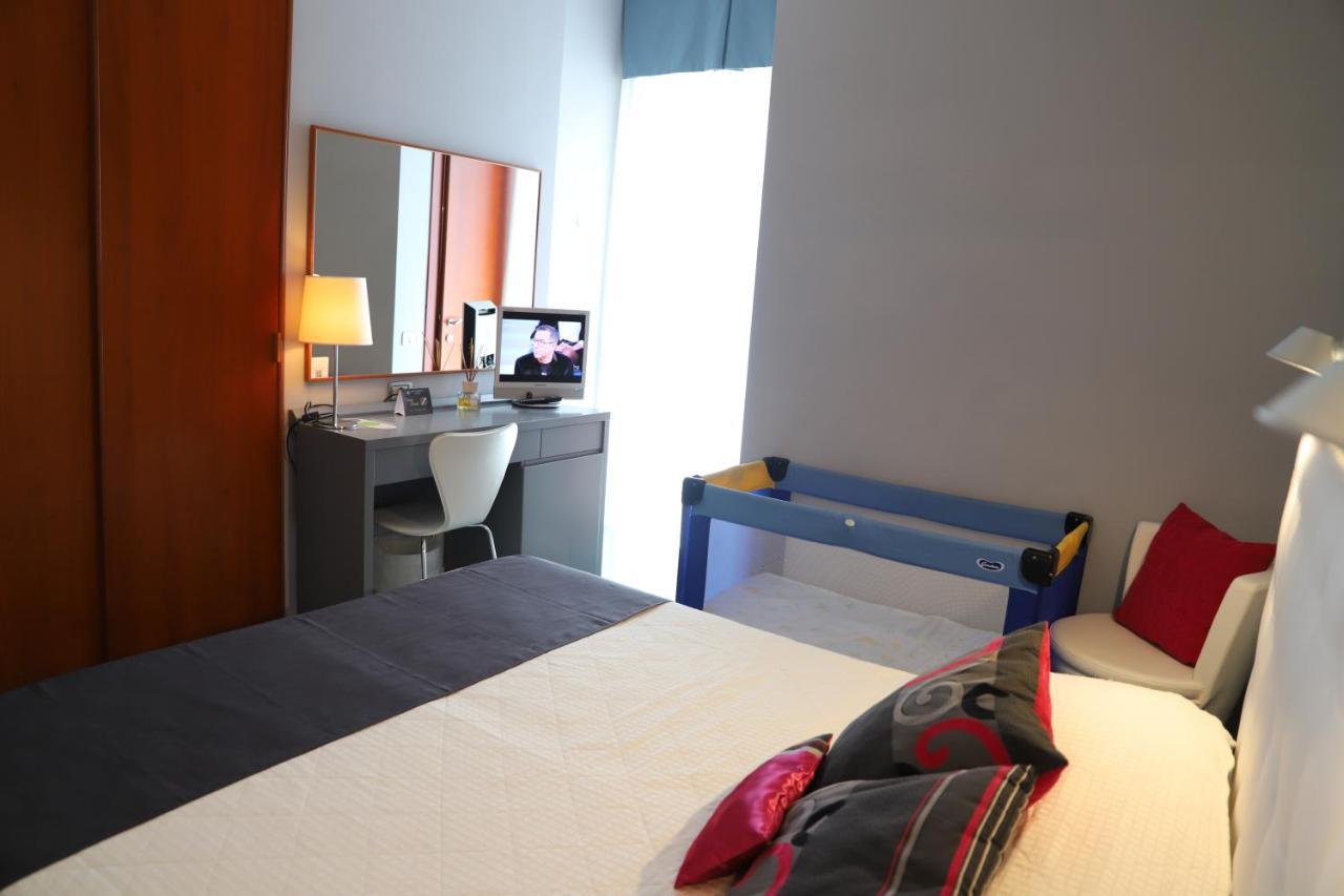 Hotel Metropol 西尼加利亚 外观 照片